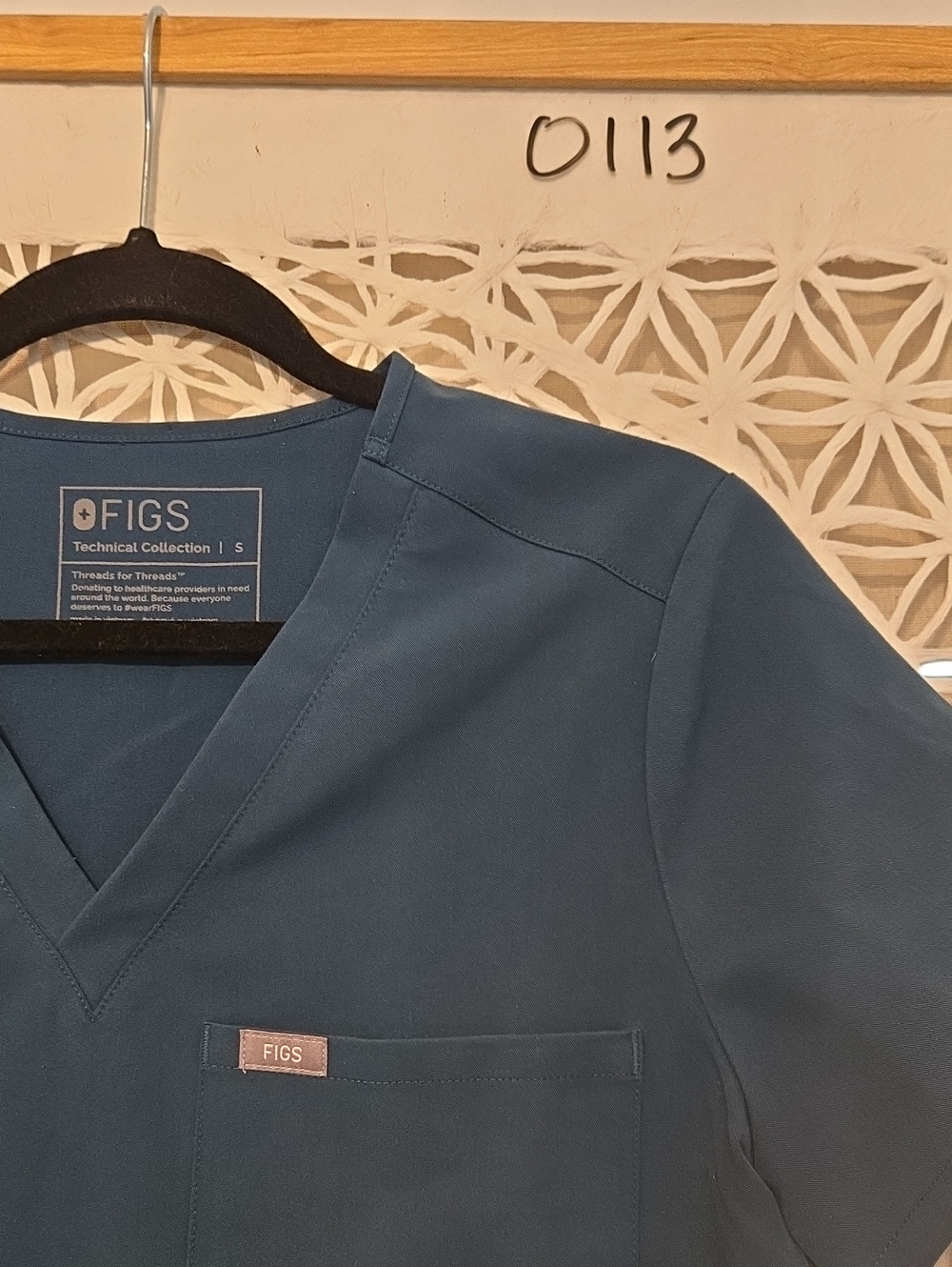 FIGS Catarina Scrub Top Women’s Small Caribbean Blue V-Neck One Pocket Medical - Picture 2 of 5